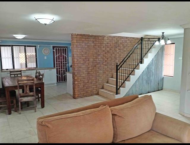 5 BEDROOM HOUSE FOR SALE IN BLUFF